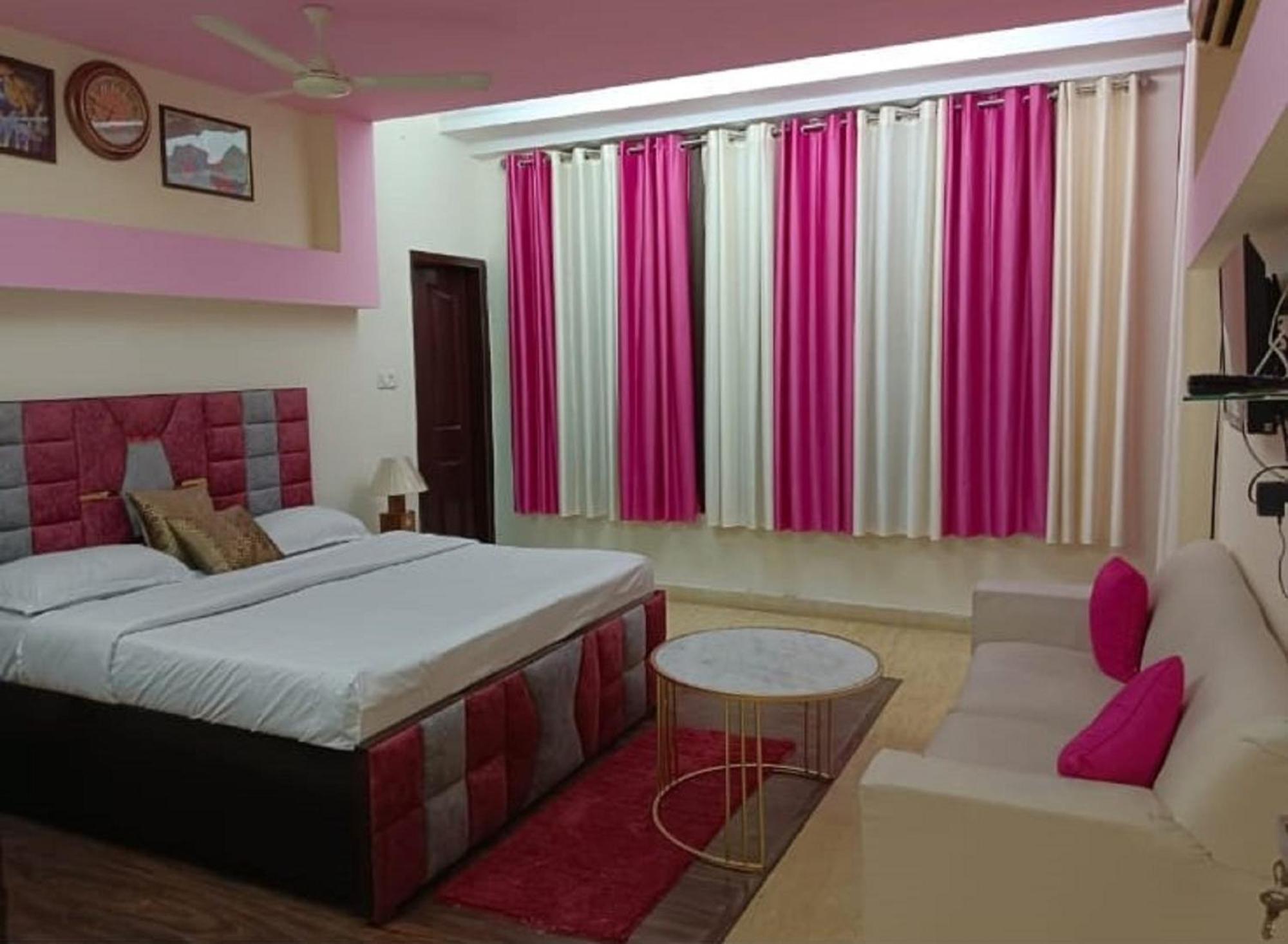 Star Inn Delhi  Exterior photo