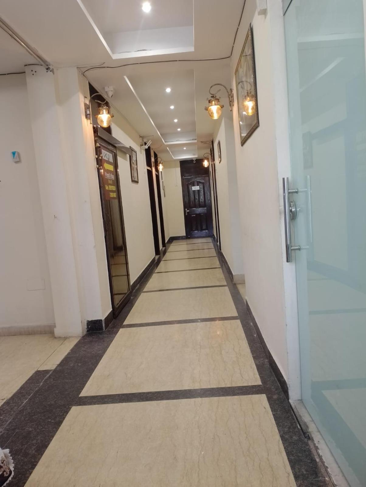 Star Inn Delhi  Exterior photo